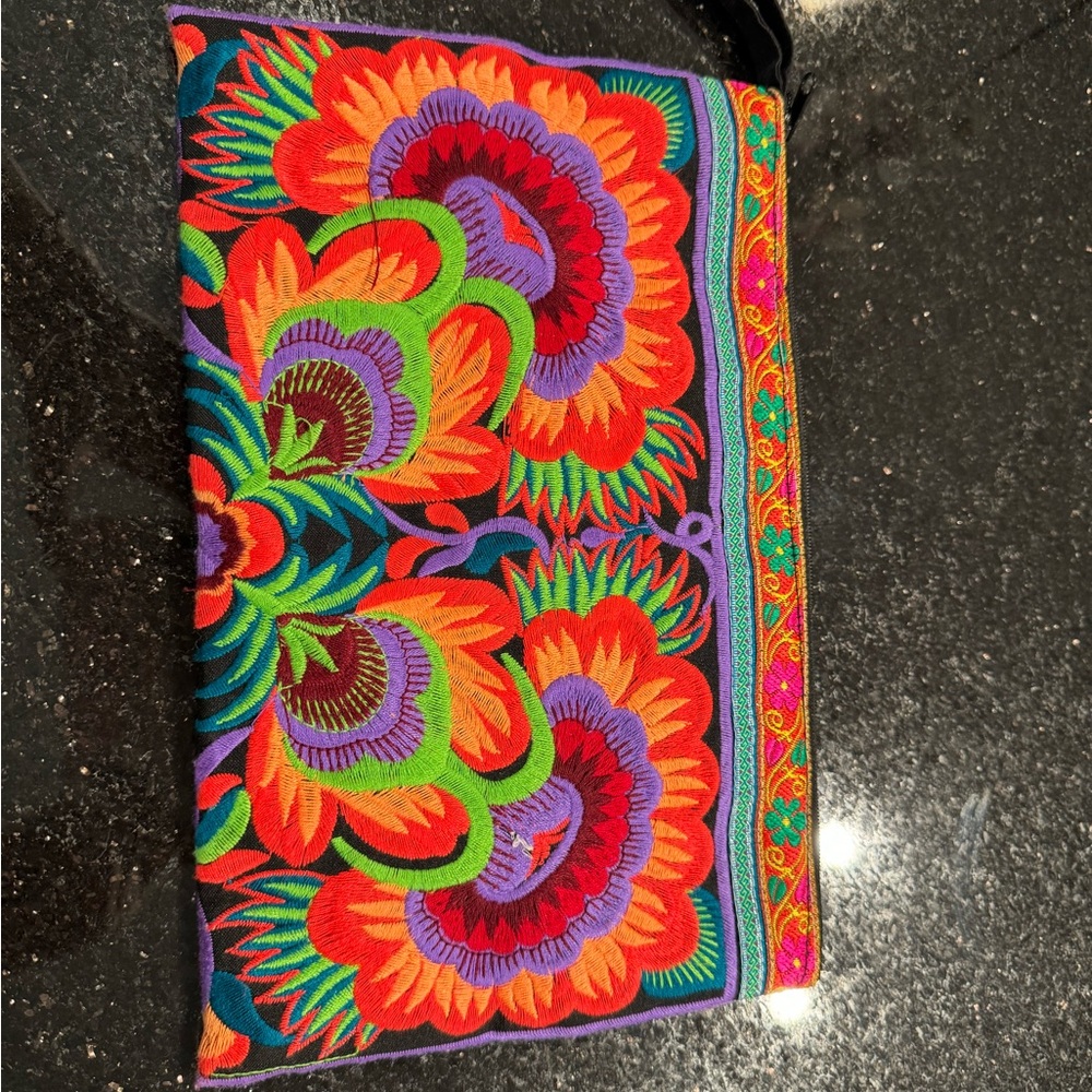 Beautiful clutch for summer dates